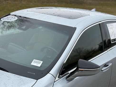 Used 2022 Lexus ES 350 w/ Premium Package image 10