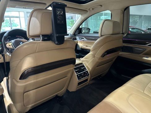Used 2020 BMW 750i xDrive w/ Executive Package AWD/4WD image 44