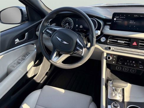 Used 2025 Genesis G70 2.5T image 9