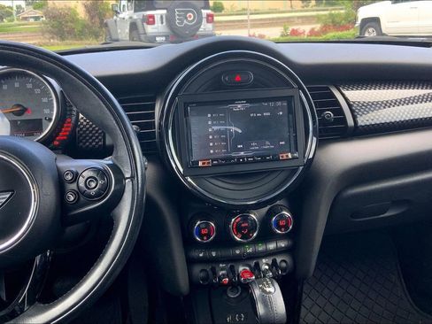 Used 2015 MINI Cooper S image 6