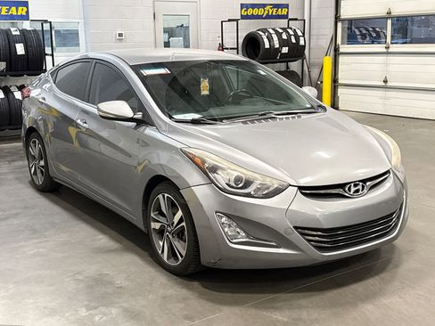 Used 2015 Hyundai Elantra Limited image 3