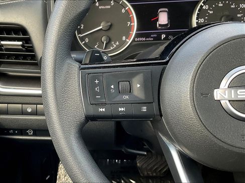 Used 2023 Nissan Rogue SV AWD/4WD image 12
