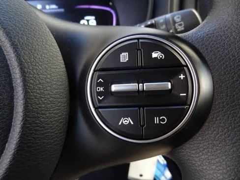 Used 2023 Kia Soul LX w/ LX Technology Package image 17