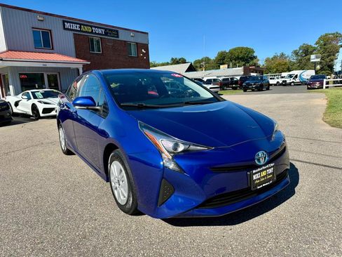 Used 2016 Toyota Prius Two image 2