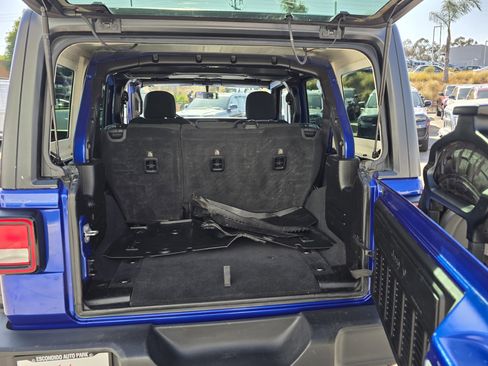 Used 2018 Jeep Wrangler Unlimited Sport AWD/4WD image 16