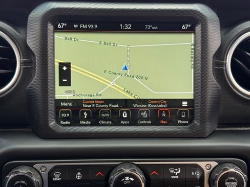 Used 2018 Jeep Wrangler Unlimited Sahara w/ Uconnect 4C Nav & Sound Group AWD/4WD image 14
