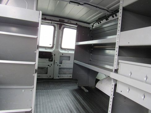 Used 2015 Chevrolet Express 2500 RWD image 18