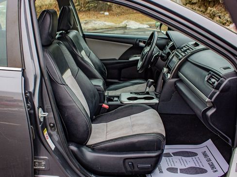 Used 2012 Toyota Camry SE w/ Leather Pkg image 19