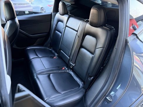 Used 2020 Tesla Model Y Long Range image 31