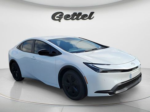 New 2026 Toyota Prius LE FWD image 2
