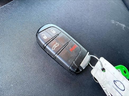 Used 2018 Chrysler 300 Touring w/ Chrome Appearance Package RWD image 11