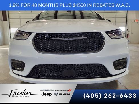 New 2026 Chrysler Pacifica Select w/ S Appearance Package FWD image 8