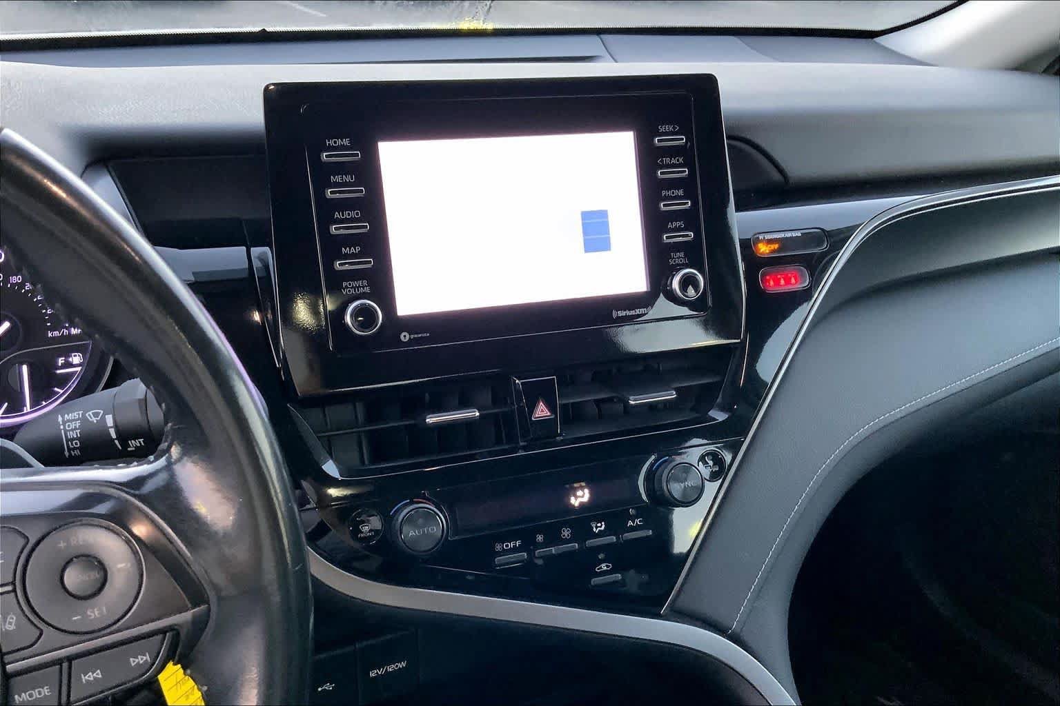 Used 2022 Toyota Camry SE FWD image 6