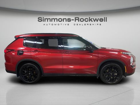 Used 2023 Mitsubishi Outlander SE AWD/4WD image 6