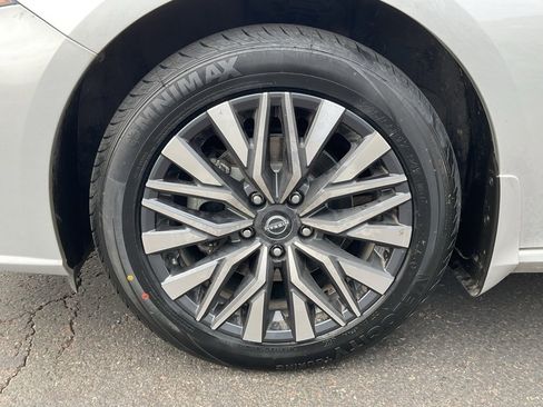 Used 2023 Nissan Altima 2.5 SV image 9