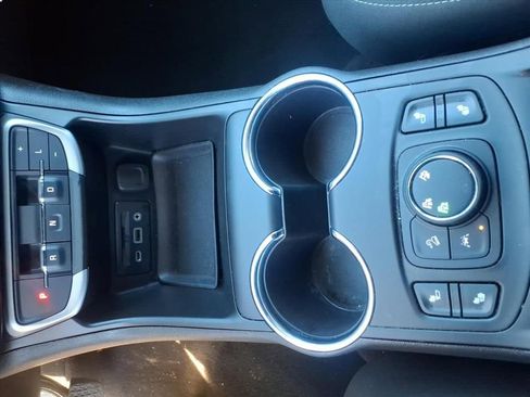 Used 2023 GMC Terrain SLT image 28