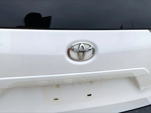 Used 2020 Toyota Sienna SE FWD image 29