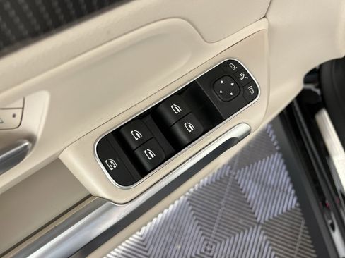 Used 2021 Mercedes-Benz GLB 250 4MATIC image 15