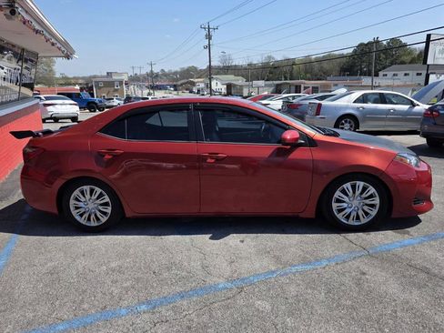 Used 2017 Toyota Corolla LE image 4