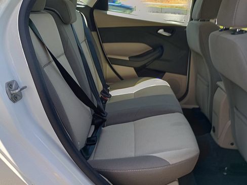 Used 2014 Ford Focus SE FWD image 19