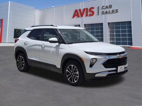 Used 2025 Chevrolet TrailBlazer LT AWD/4WD image 3