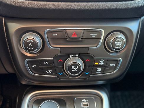 Used 2019 Jeep Compass Latitude w/ Popular Equipment Group image 16