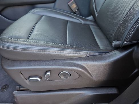 Used 2021 GMC Yukon Denali w/ Denali Premium Package image 22