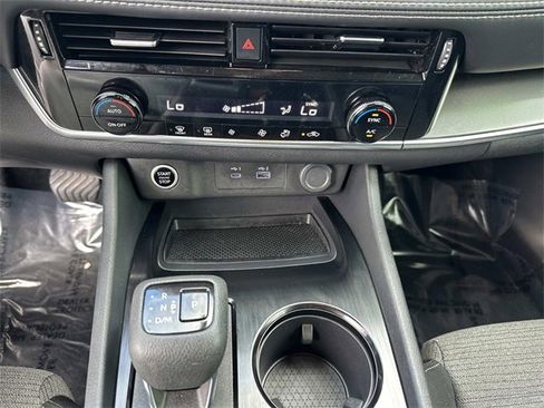 Used 2023 Nissan Rogue SV image 25