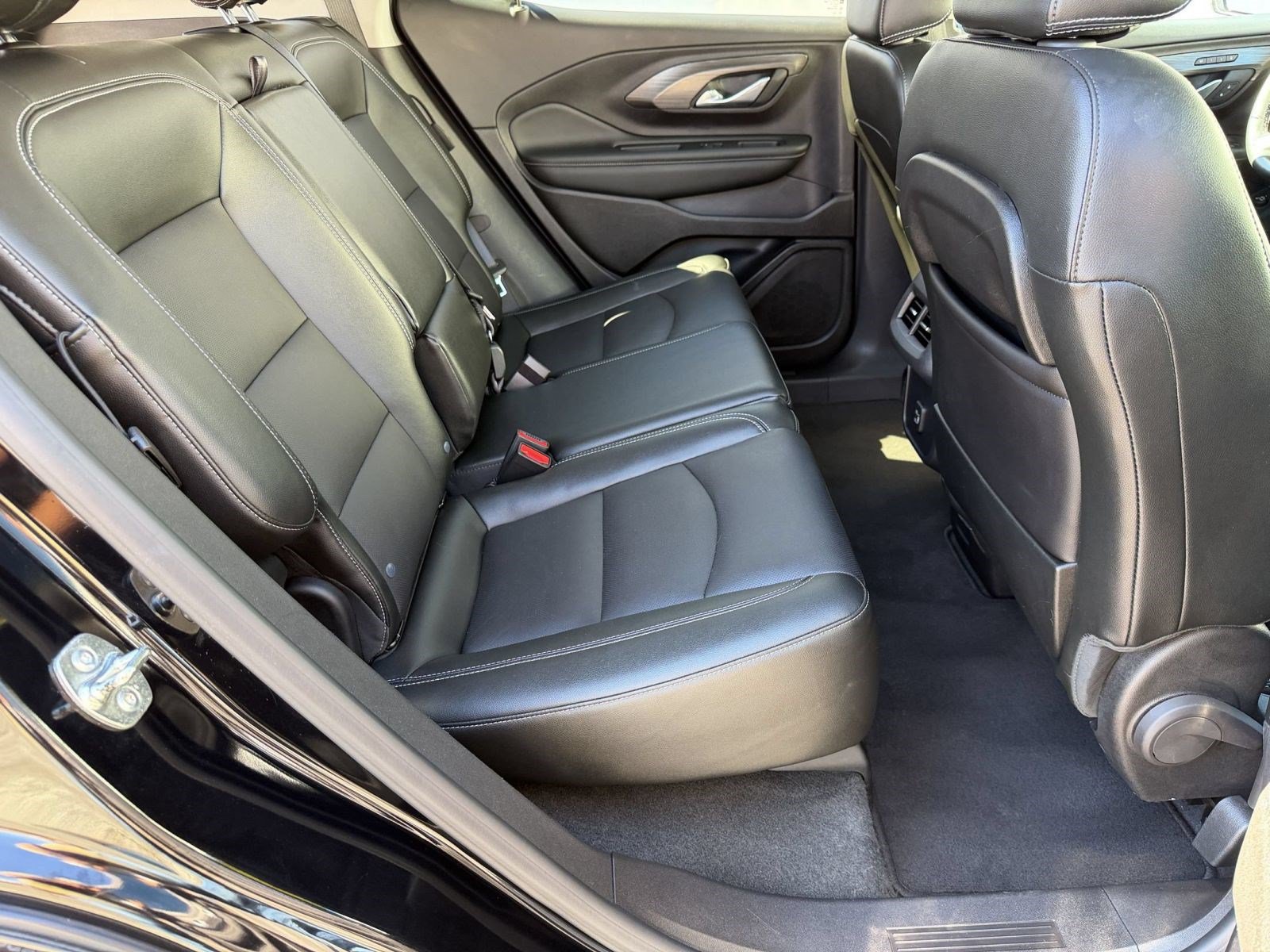 Used 2024 GMC Terrain SLT AWD/4WD image 28