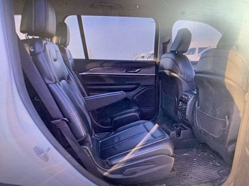 Used 2023 Jeep Grand Cherokee L Limited image 25