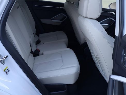 Used 2024 Audi Q3 2.0T Premium Plus image 17