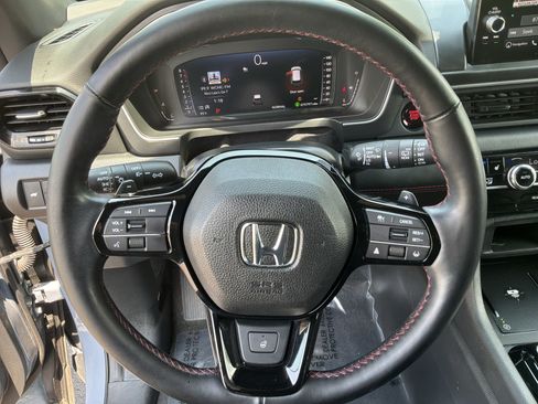 Used 2025 Honda Pilot Black Edition image 18