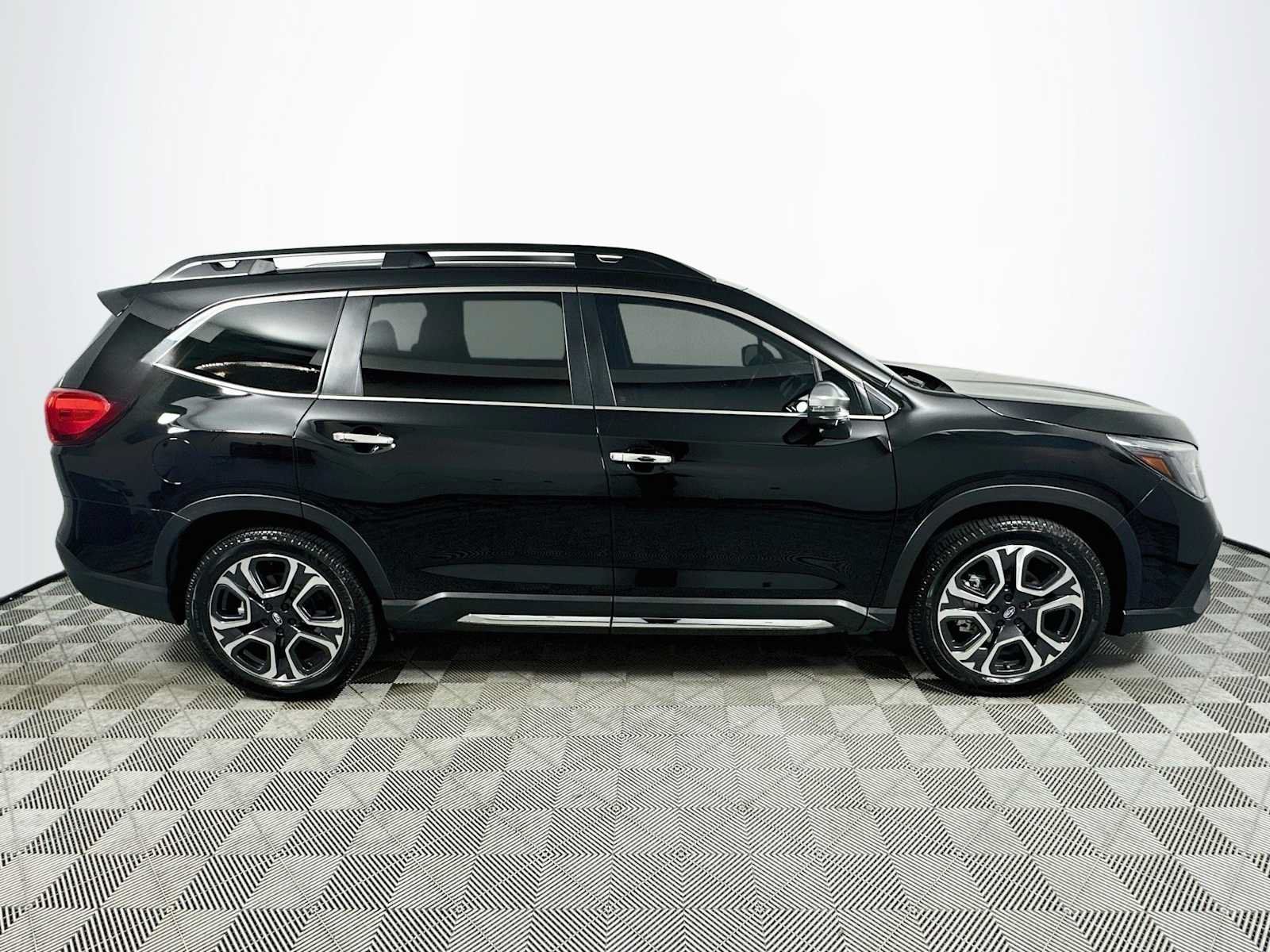 Used 2023 Subaru Ascent Touring AWD/4WD image 8