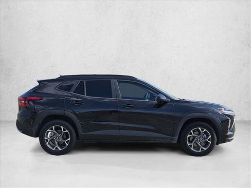 Certified 2026 Chevrolet Trax LT FWD image 4