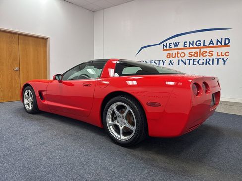 Used 2003 Chevrolet Corvette Coupe RWD image 2