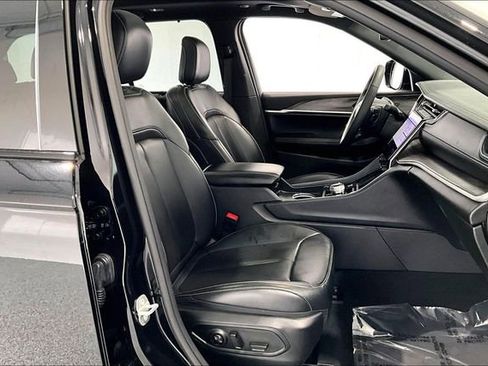 Used 2024 Jeep Grand Cherokee Limited w/ Luxury Tech Group II image 31