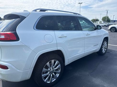 Used 2017 Jeep Cherokee Overland AWD/4WD image 2