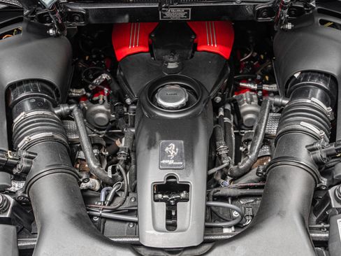 Used 2018 Ferrari 488 Spider image 16