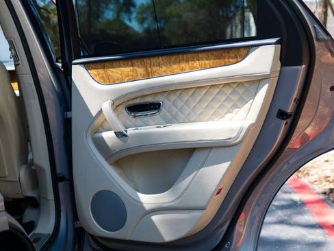 Used 2017 Bentley Bentayga W12 Sport Utility 4D image 28