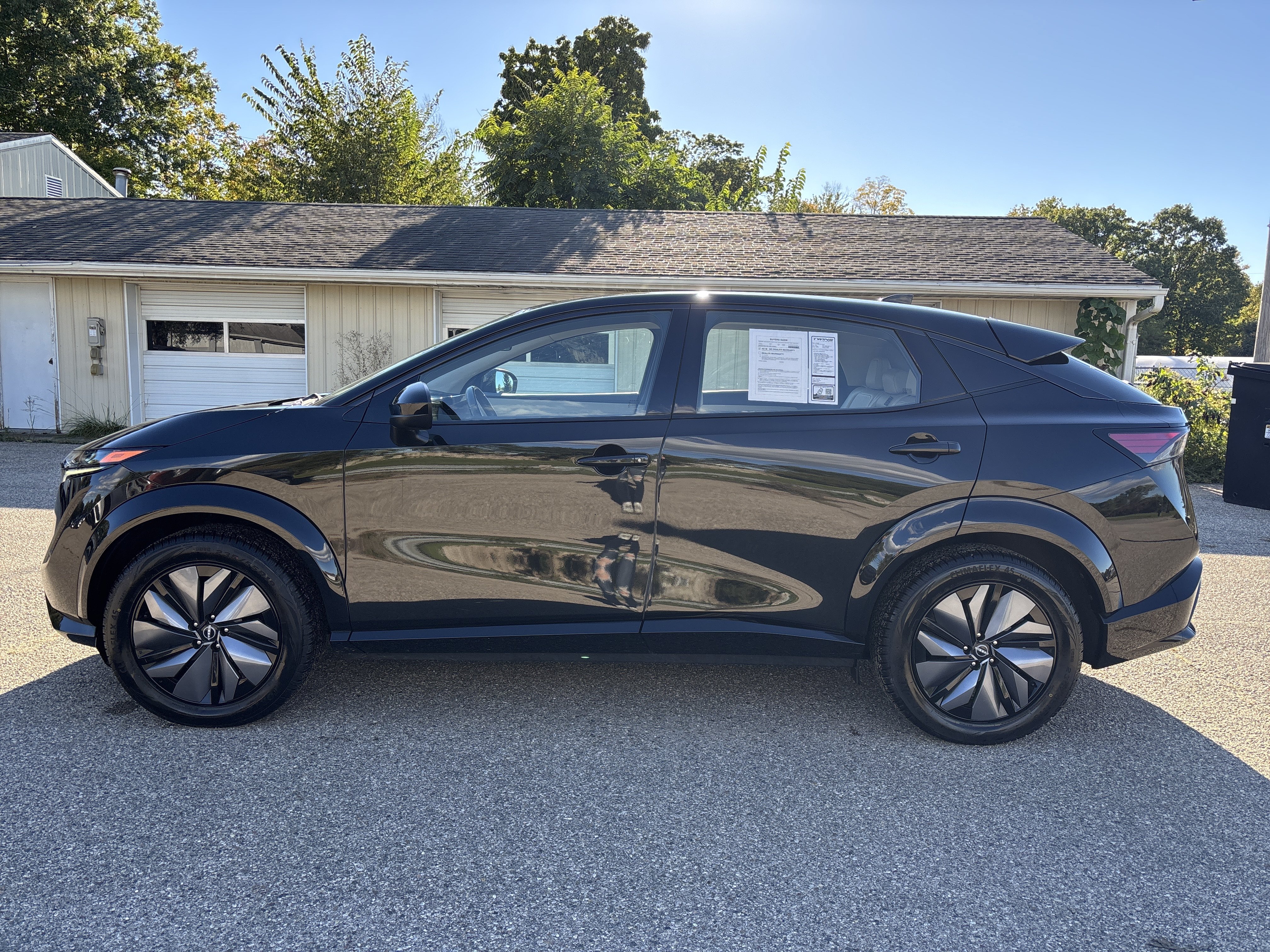 Used 2023 Nissan Ariya AWD image 9