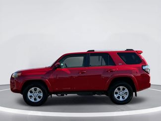 Used 2024 Toyota 4Runner SR5 RWD video 3