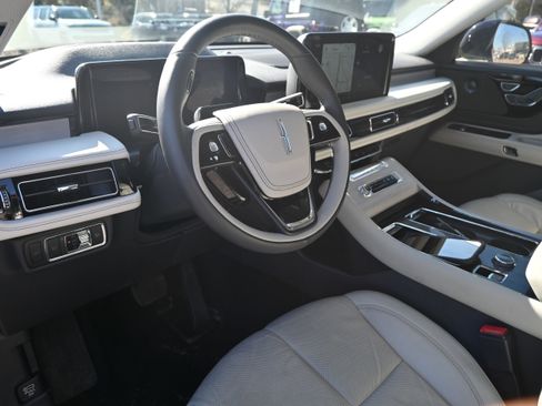 Used 2025 Lincoln Aviator Reserve w/ Jet Appearance Package image 18