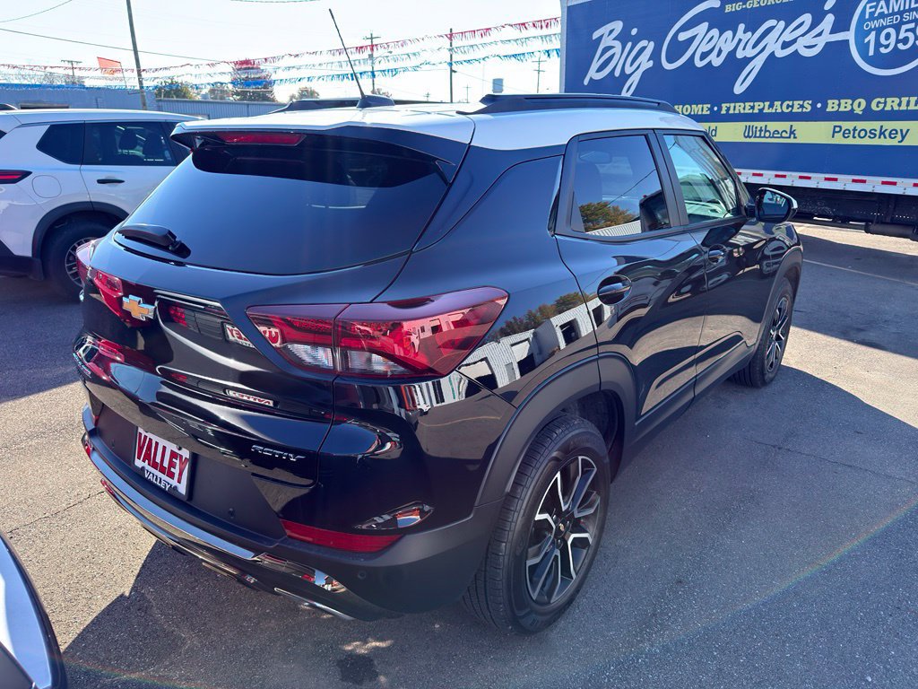 Used 2021 Chevrolet TrailBlazer ACTIV w/ Sun and Liftgate Package FWD image 12
