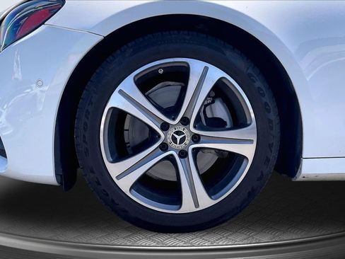 Used 2019 Mercedes-Benz E 300 w/ Premium 1 Package image 9