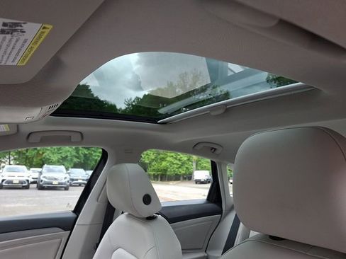 Used 2022 Volkswagen Jetta SE w/ Panoramic Sunroof Package FWD image 21