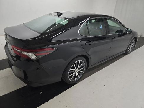 Used 2024 Toyota Camry XLE w/ Navigation Package FWD image 4