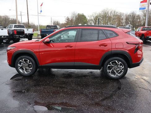 New 2026 Chevrolet Trax LT w/ LT Convenience Package FWD image 28