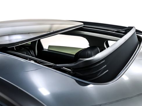 Used 2024 Audi Q8 e-tron Premium image 23