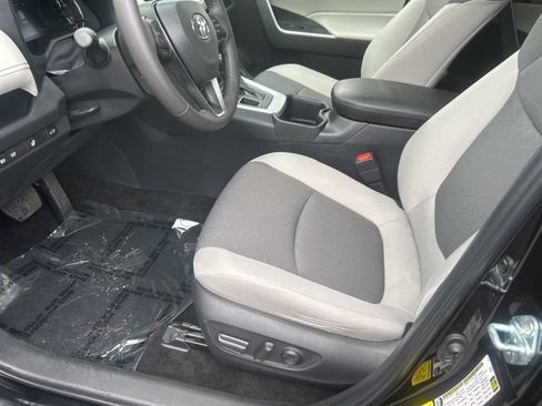 Used 2025 Toyota RAV4 XLE w/ Convenience Package AWD/4WD image 9