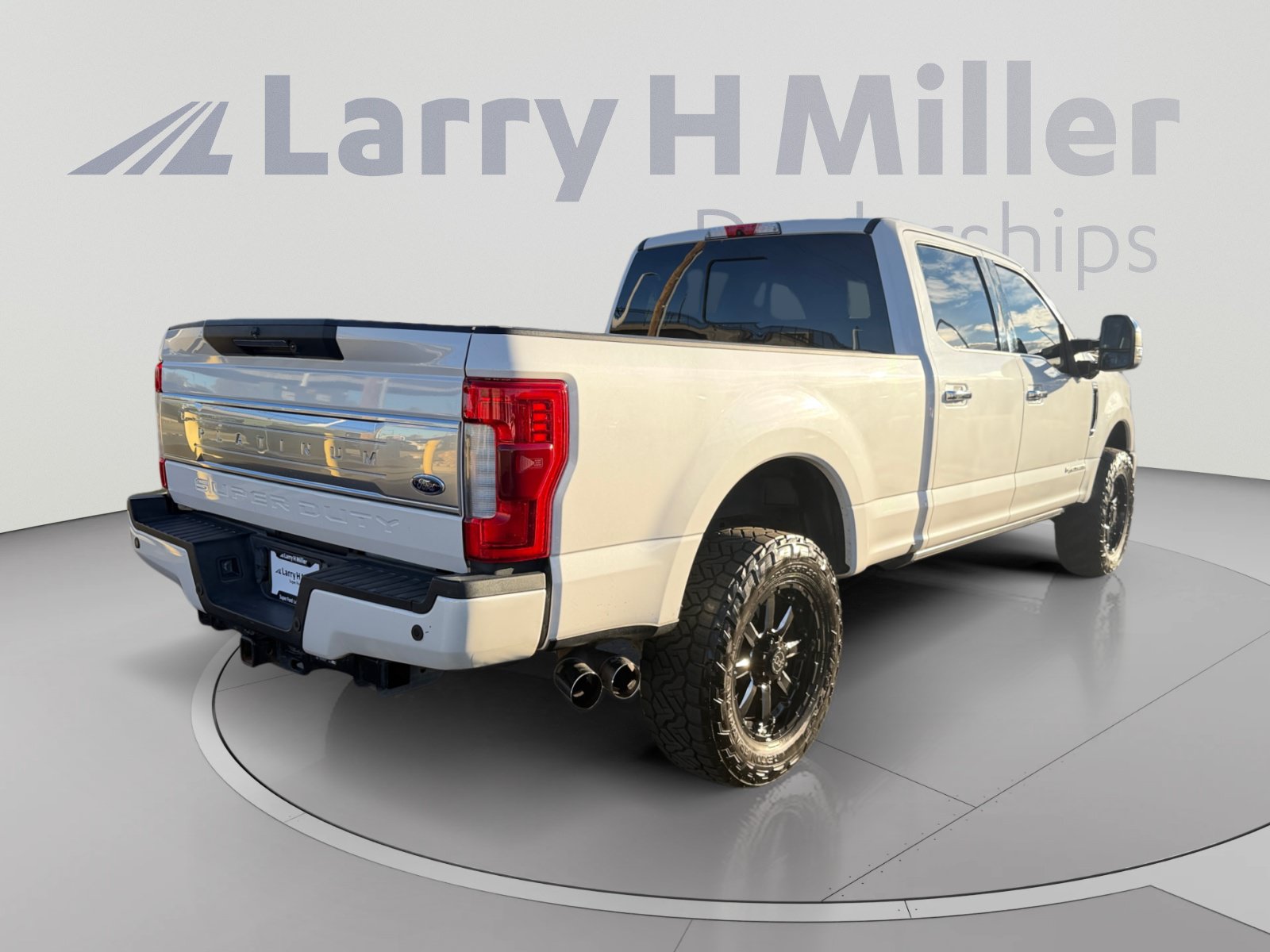 Used 2019 Ford F350 Platinum w/ Platinum Ultimate Package AWD/4WD image 5
